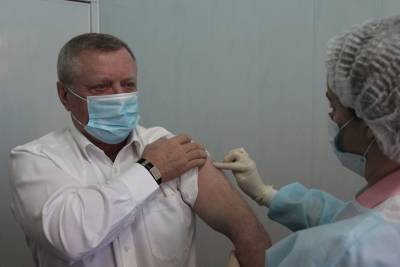 Глава Скопинского района сделал прививку от коронавируса