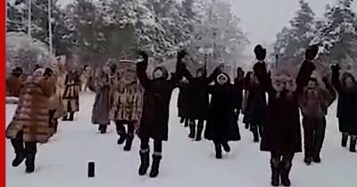 Видео с танцами якутянок в -45°C поразило пользователей сети