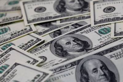 Центробанк РФ понизил официальные курсы доллара и евро на 9 февраля