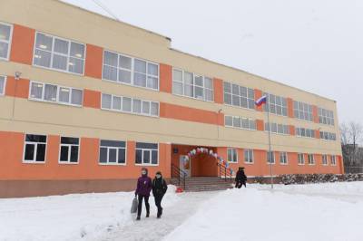 Более тысячи школ Петербурга и Ленобласти проверили за ночь из-за сообщения о минировании