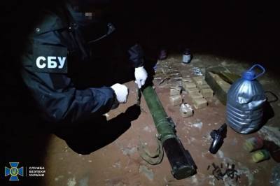 В Ровненской области обнаружили схрон с оружием и взрывчаткой