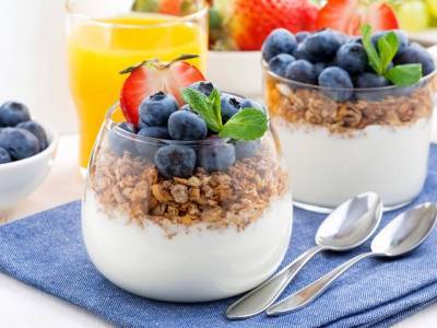 Диетологи рассказали о последствиях ежедневного поедания йогуртов