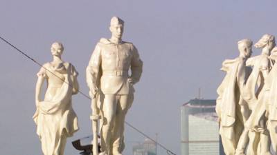 Вести-Москва. Знаменитые статуи вновь украшают здания на Ленинском проспекте