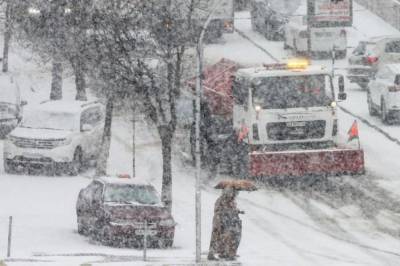 В Киеве из-за снегопада водителей призвали не пользоваться собственными авто