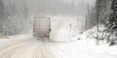 Ухудшение погоды в Украине: из-за снегопадов в шести областях ограничили движение грузовиков