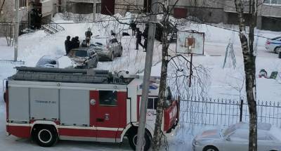 "Девятиэтажку" напротив полиции Сыктывкара оцепили из-за детской игрушки