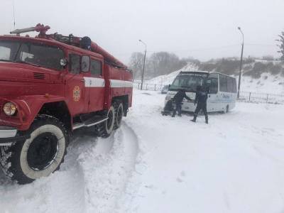 Непогода в Украине: коллапс на дорогах и перебои со светом