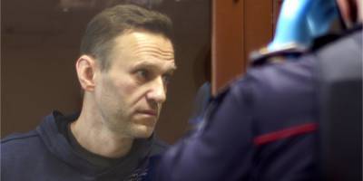 «Нарушение авторских прав». YouTube заблокировал разговор Навального с его предполагаемым отравителем из ФСБ