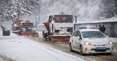 Как лютая зима накрыла Украину: коллапс на дорогах, отменены рейсы и метр снега в Карпатах (фото, видео)