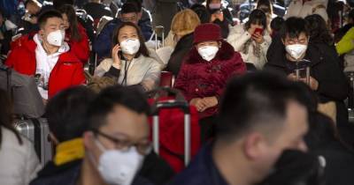 Два пекинских аэропорта будут пускать пассажиров в терминалы только за "кодами здоровья"