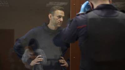 YouTube заблокировал разговор Навального с его вероятным отравителем из ФСБ за "нарушение авторских прав"