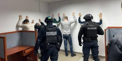 В Украине задержали коллекторов, которые шантажировали должников порнографией с их изображением, видео - ТЕЛЕГРАФ