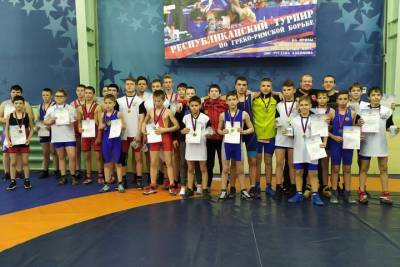 В Донецке провели соревнования по греко-римской борьбе