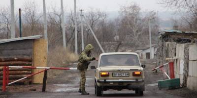 Путь показали сослуживцы. Боевик «ДНР» вышел на украинский блокпост — журналист