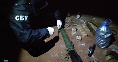 В Ровенской области обнаружили схрон со взрывчаткой и боеприпасами