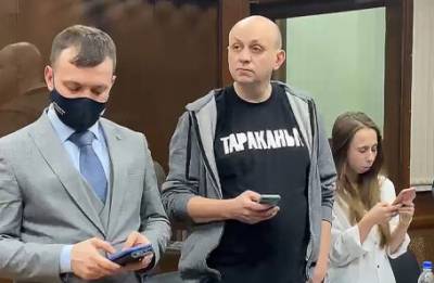 Мосгорсуд сократил арест главному редактору «Медиазоны» Сергею Смирнову до 15 суток