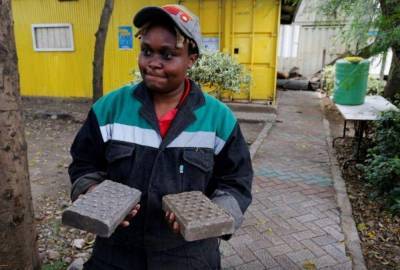 В Кении пластиковые отходы перерабатывают в кирпичи, которые прочнее бетона nbsp