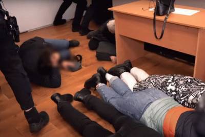В Украине задержали группу коллекторов, которые шантажировали должников монтированными порнороликами