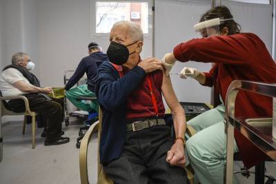 Вакцинация в Нидерландах стала смертельной для 15 пожилых людей