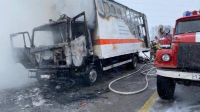 Бесстрашные инспекторы, не задумываясь, бросились тушить грузовик в Алтайском крае