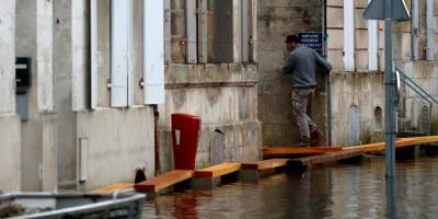 Самое масштабное за 30 лет. На юге Франции началось сильное наводнение, эвакуировали несколько сотен человек
