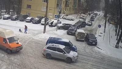 Из-за снегопадов и гололеда: в Киеве за день произошло почти 250 ДТП – видео
