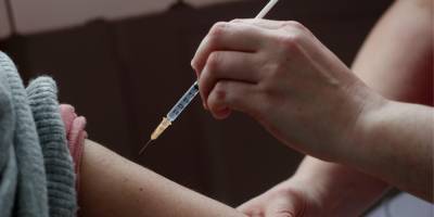 Вакцинация от COVID-19 в Украине: когда старт, как быстро будет проходить, будет ли обязательна и для кого