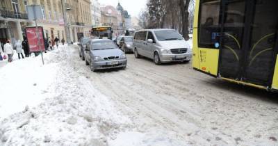 ДТП, пробки, отмена обучения и переполненные травмпункты: как Украина боролась с метелью и когда снег прекратится
