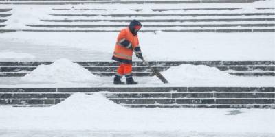 Снегопад в Киеве: в КГГА призвали оставлять детей дома