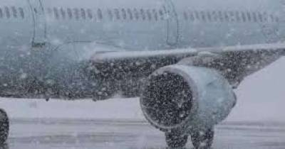 В Украине из-за снегопадов не работают два аэропорта