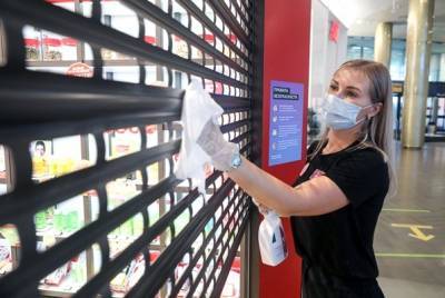 Власти Петербурга откроют пункты вакцинации от COVID-19 в торговых центрах
