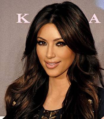Ким Кардашьян привлекла внимание фанатов к своему бренду кадрами в нижнем белье