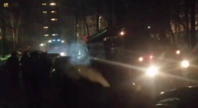 Один погиб: ночью в Брагино эвакуировали жильцов из-за пожара. Видео