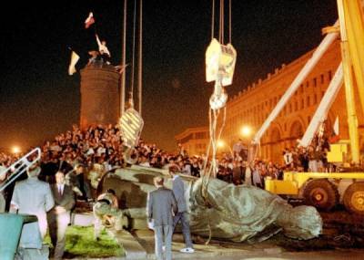 Деятели культуры призвали вернуть памятник Дзержинскому на Лубянскую площадь