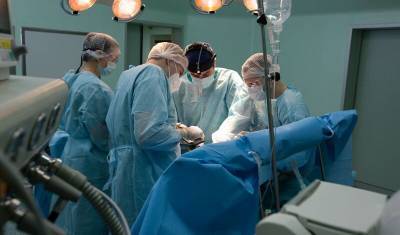 Тюменские хирурги провели трёхчасовую операцию пациенту с раком лёгкого