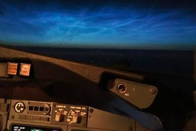 Российский пилот показал редкое явление в небе из кабины экипажа
