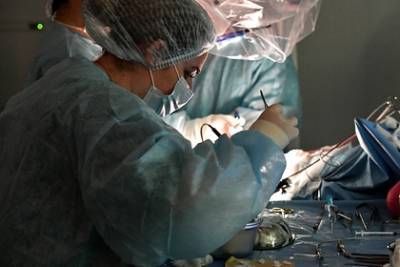 Российские врачи удалили 20-сантиметровую опухоль из груди 6-летнего ребенка