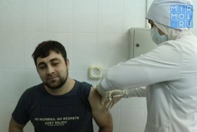 Лидеры молодежных организаций Дагестана прошли вакцинацию от COVID-19