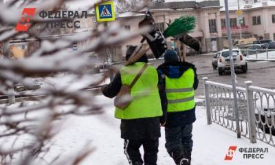 На Ямале волонтеры вызволили из снежного плена пенсионера