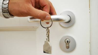 Эксперты по недвижимости перечислили нюансы покупки квартиры на "вторичке"