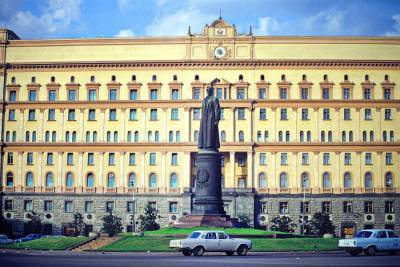 Писатели и журналисты попросили вернуть памятник Дзержинскому на Лубянку