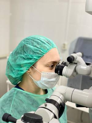 Астраханские офтальмологи извлекли осколок и спасли зрение мужчины после травмы