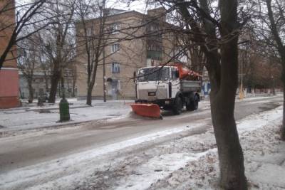 В ДНР ведут борьбу со снегом на дорогах