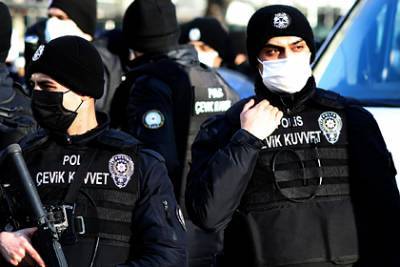 Вооруженные пистолетом бандиты напали на россиянку в Турции