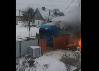 Солярка замерзла: под Калининградом водитель случайно сжег свою фуру паяльной лампой