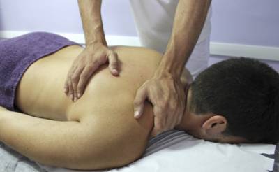 Нейрохирург Владимир Герасименко рассказал, как избежать острой боли в спине