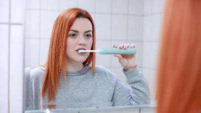 Стоматолог назвал причину не чистить зубы