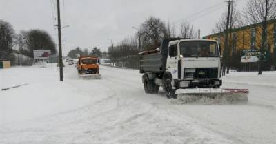 Гололедица и метели в Украине: водителей призывают оставить автомобили дома