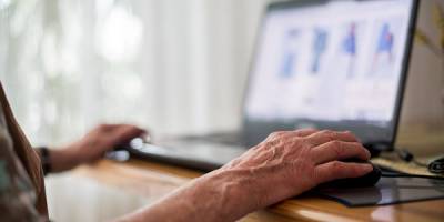 Пенсионерам предлагают добровольно отказаться от онлайн-платежей и исходящих переводов