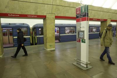 В Петербурге искали взрывные устройства в метро и на Ленинском проспекте